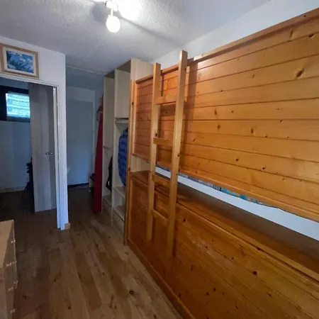 Apartment De *